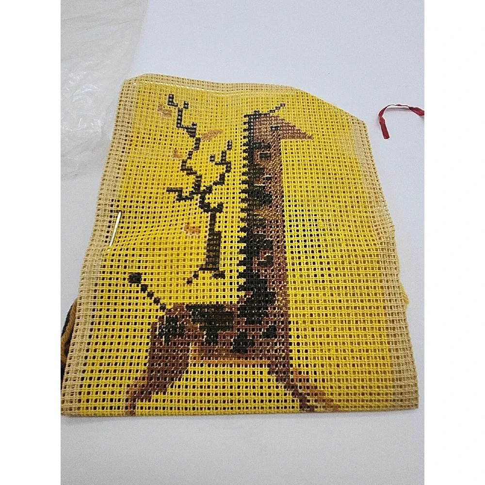 Vintage Bernat Quickpoint Giraffe Continental Or Cross Stitch Pak‎ 101